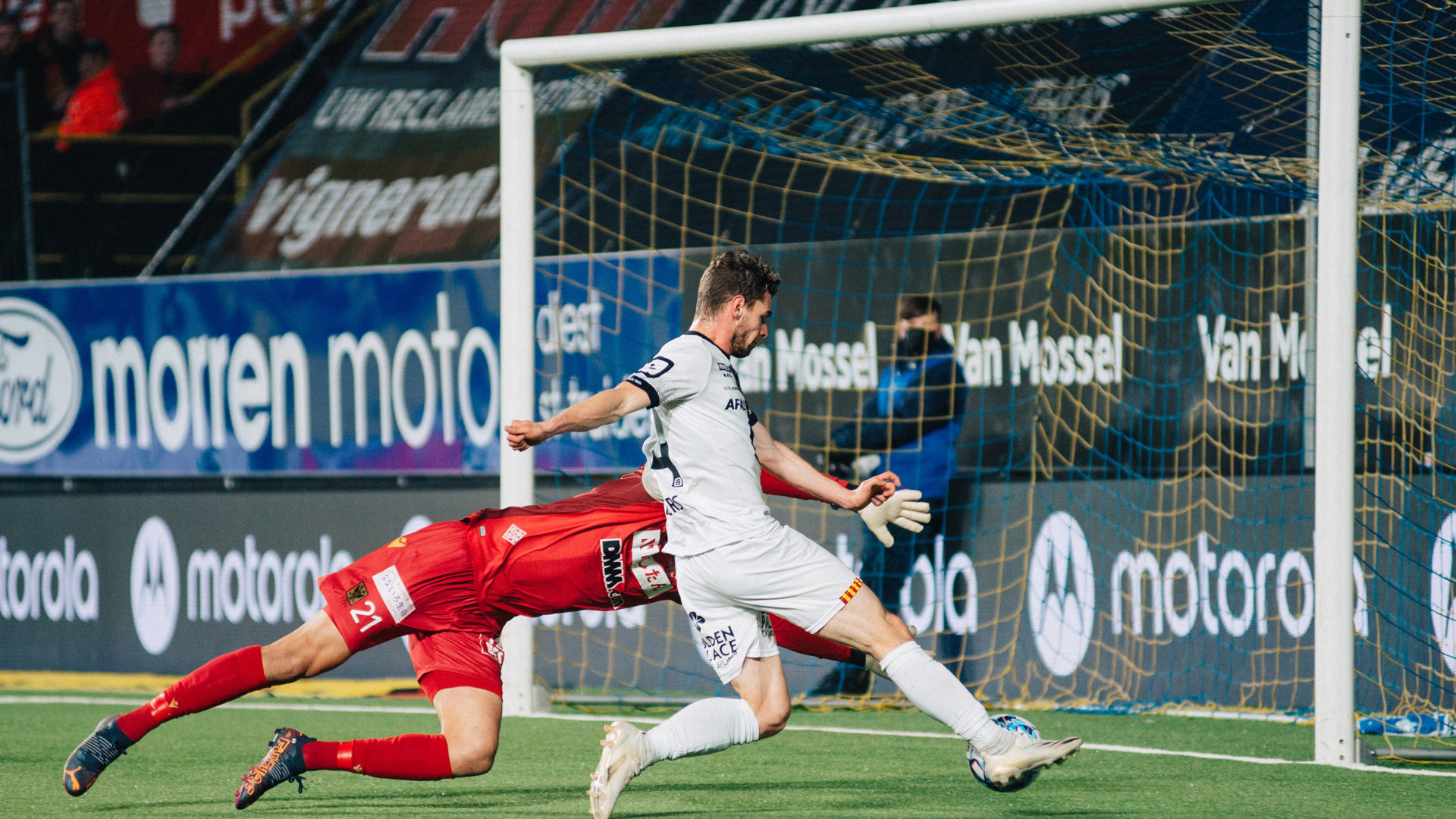 Hugo Cuypers maakt een doelpunt tegen STVV.