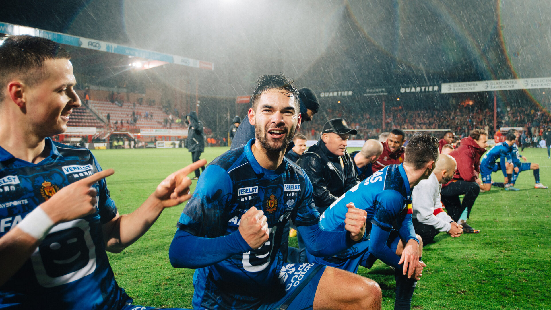 Sandy Walsh is blij na het scoren van het winnende doelpunt voor KV Mechelen in de bekerwedstrijd op KV Kortrijk.