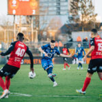 Dimitri Lavalée trapt op doel voor KV Mechelen in de wedstrijd tegen RFC Seraing.