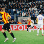 RSC Anderlecht - KV Mechelen. Patrick Pflücke trapt een voorzet naar Nicolas Storm
